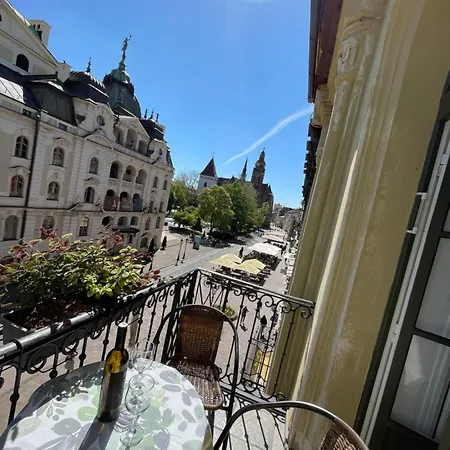 Royal In Historical Downtown Appartamento *