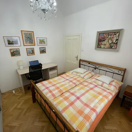 Royal In Historical Downtown Διαμέρισμα