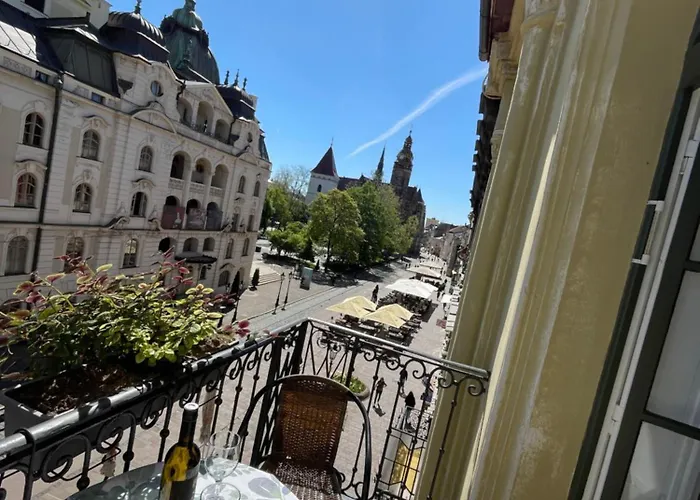 Royal In Historical Downtown Appartamento *