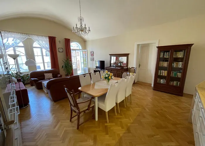 Royal In Historical Downtown