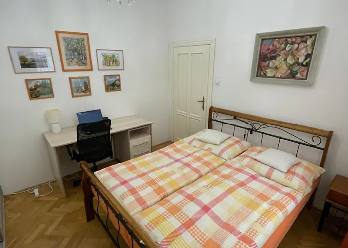 Royal In Historical Downtown Appartamento